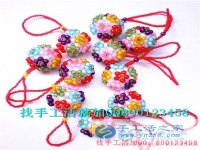 城里的人鄉(xiāng)下的人，都愛串珠繡 業(yè)余兼職手工活賺錢增收，在家賺錢的手工活