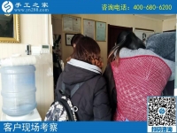 3月24日，這個可以寄到家做的手工活當(dāng)創(chuàng)業(yè)好項(xiàng)目怎么樣？這些細(xì)節(jié)表示沒問題。手工之家接待考察加工客戶剪影