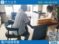 7月31日，月末來合作，想在家做手工活掙錢的人選擇了珠繡，手工之家接待考察加工客戶剪影