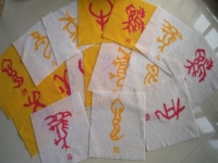 暑假里自由安排時(shí)間的掙錢(qián)方法，廣東信宜張女士選擇珠繡可以在家做的手工活