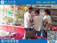 8月19日，能掙錢的手工活是珠繡負(fù)責(zé)回收的手工活，手工之家接待考察加工客戶剪影