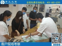 5月23日，拿到家做的手工活，手工活賺錢，就選有歷史、服務好的老手工企業(yè)，手工之家接待考察加工客戶剪影