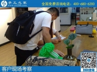 7月3日，58同城手工活外發(fā)加工，找到可以拿回家做的手工活選勵志珠珠繡。手工之家接待考察合作加工客戶剪影