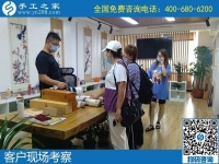 酷暑伏天，來手工之家考察合作的客戶依舊很多