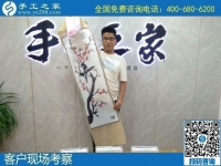 8月15日，手工活拿回家做要掙錢，越來越多的人選擇了這里外發(fā)手工活，手工之家接待考察合作加工客戶剪影