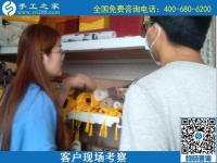 8月23日，這個(gè)純手工活外發(fā)加工項(xiàng)目也能做代理，很多人在這里實(shí)現(xiàn)了就業(yè)創(chuàng)業(yè)夢(mèng)想，手工之家接待考察加工客戶剪影