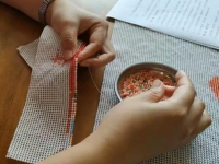 客戶問(wèn)：做手工之家勵(lì)志珠繡手工活的合格率是多少？