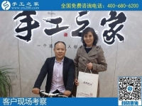 10月15日，在家做手工活加工，把手工活拿回家做是居家掙錢的好方法，手工之家接待考察加工客戶剪影