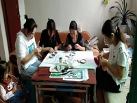 從個人加工到創(chuàng)業(yè)組織人做，4年來，她一直在做勵志珠珠繡