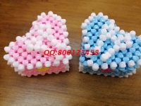 4月27日，實(shí)地考察，找到了正規(guī)廠家的手工活，可以帶回家做的手工活要先確定合作企業(yè)正規(guī)可靠，圖為勵(lì)志珠珠繡串珠手工產(chǎn)品實(shí)拍