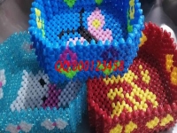 8月4日，可以帶回家做的手工活，手工活代理加工項(xiàng)目就選有責(zé)任的手工之家，圖為勵(lì)志珠珠繡串珠手工產(chǎn)品（一款收納盒）實(shí)拍