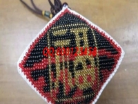 11月10日，想做手工活掙錢，正規(guī)手工活外發(fā)加工項目可以自己做，也可以代理加工，圖為勵志珠珠繡小飾品成品實拍