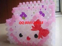 2月14日，在家做手工加工活，選擇了正規(guī)企業(yè)手工之家，還有人問這里的手工活一天能賺多少錢，圖為勵志珠珠繡串珠（實(shí)用）產(chǎn)品細(xì)節(jié)