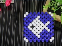 3月27日，年輕人也喜歡在家工作，把手工活拿回家做，手工之家會提供成品參考和驗收標(biāo)準(zhǔn)，圖為勵志珠珠繡串珠手工產(chǎn)品剪影